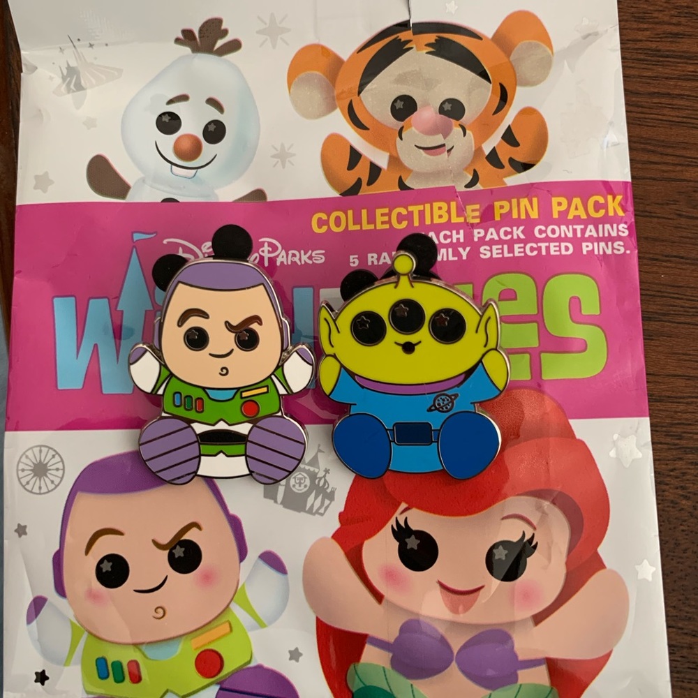 Buzz Lightyear/Alien Disney Wishables Pins